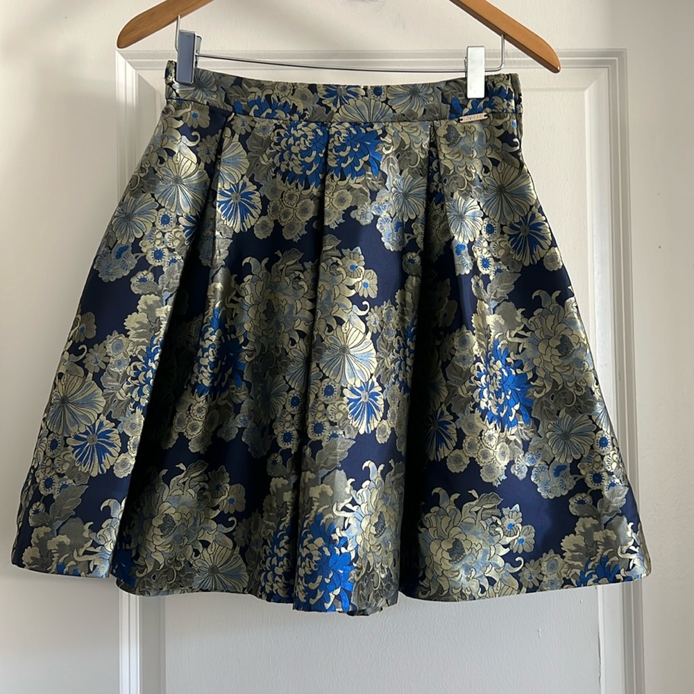 Guess floral skirt